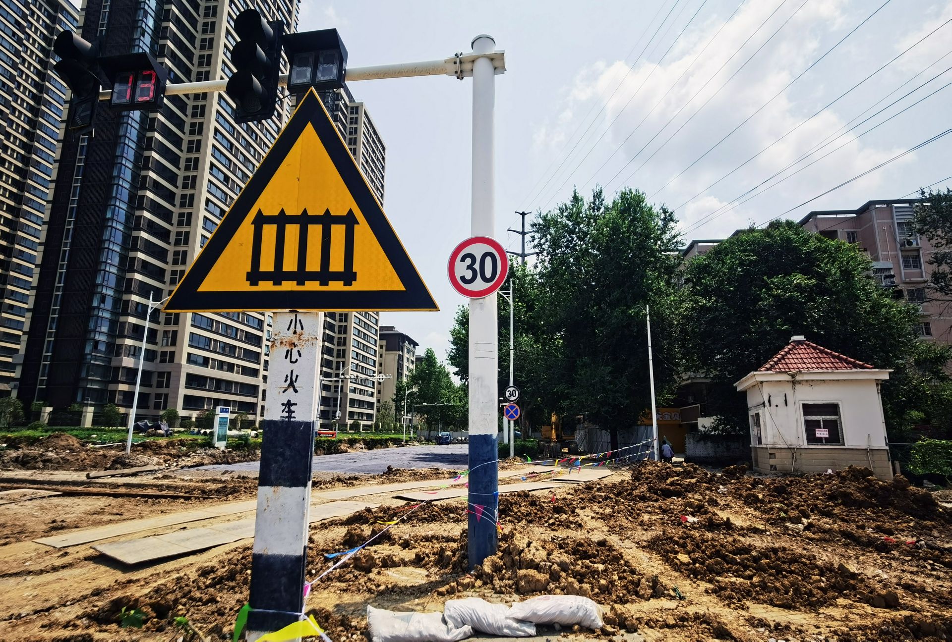 兰凌路道口改造工程将结合原有铁路元素,尽可能保留更新一些与老水蚌